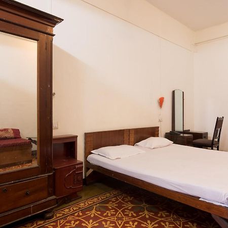 Bed And Breakfast At Colaba Bombaj Exteriér fotografie